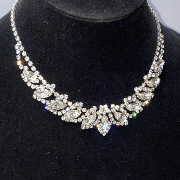 Exquisite Rhinestone Necklace - Picture 4 of 6